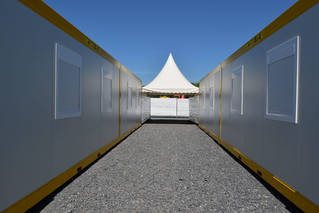 Assemblage de modules « caisse » en festival